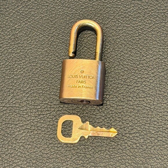 Louis Vuitton Authentic Lock & Key 315 Great Condition - Picture 3 of 5
